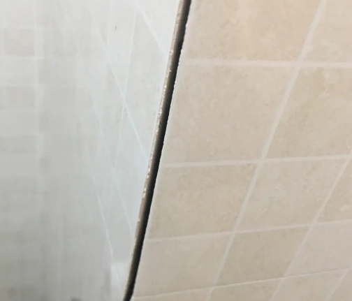 万山瓷砖空鼓维修公司分享阳台瓷砖脱落的修复过程可以分为以下几个步骤